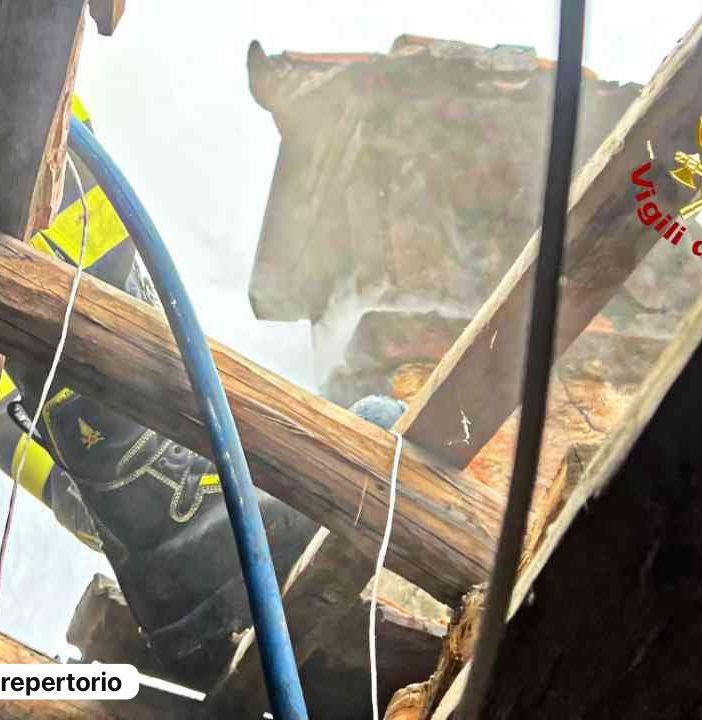Varallo fraz. Crevola: canna fumaria in fiamme
