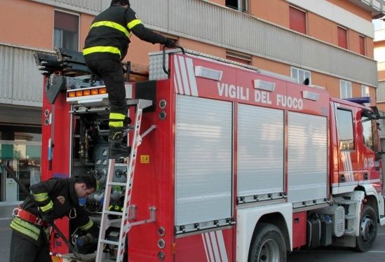 Incendio in una falegnameria di Serravalle Sesia