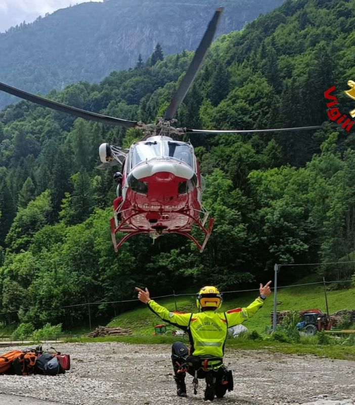 Maltempo in Valsesia, 13 persone evacuate con l'elicottero.