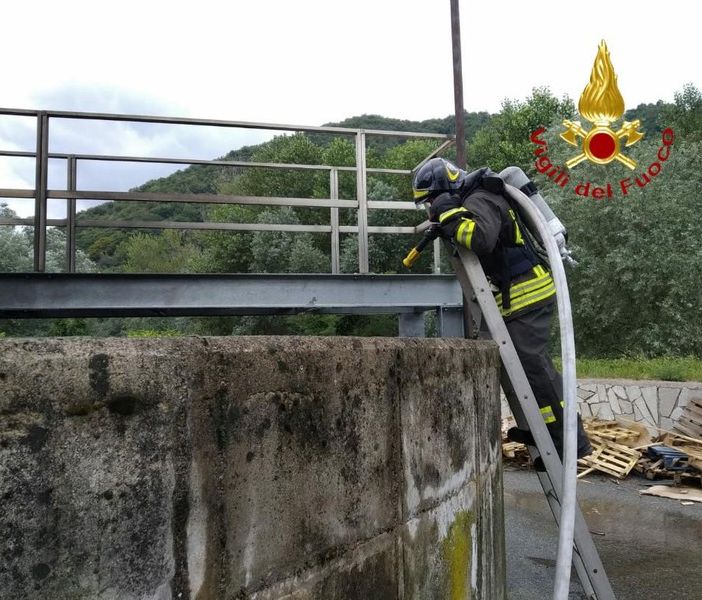 Incendio al Lanificio Colombo, fiamme in una vasca del depuratore