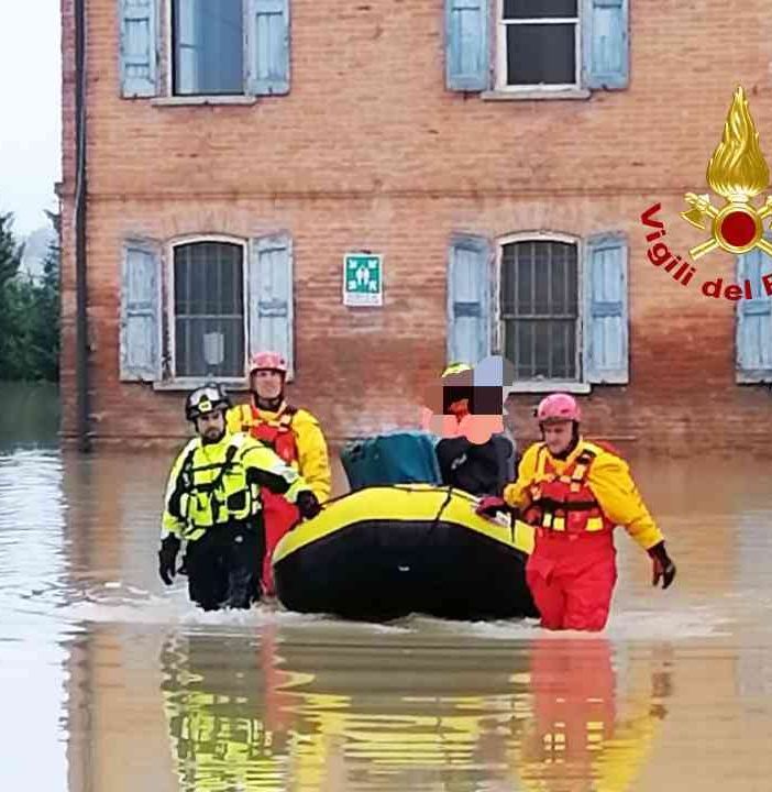 I Vigili del Fuoco di Vercelli in soccorso alle popolazioni dell'Emilia Romagna