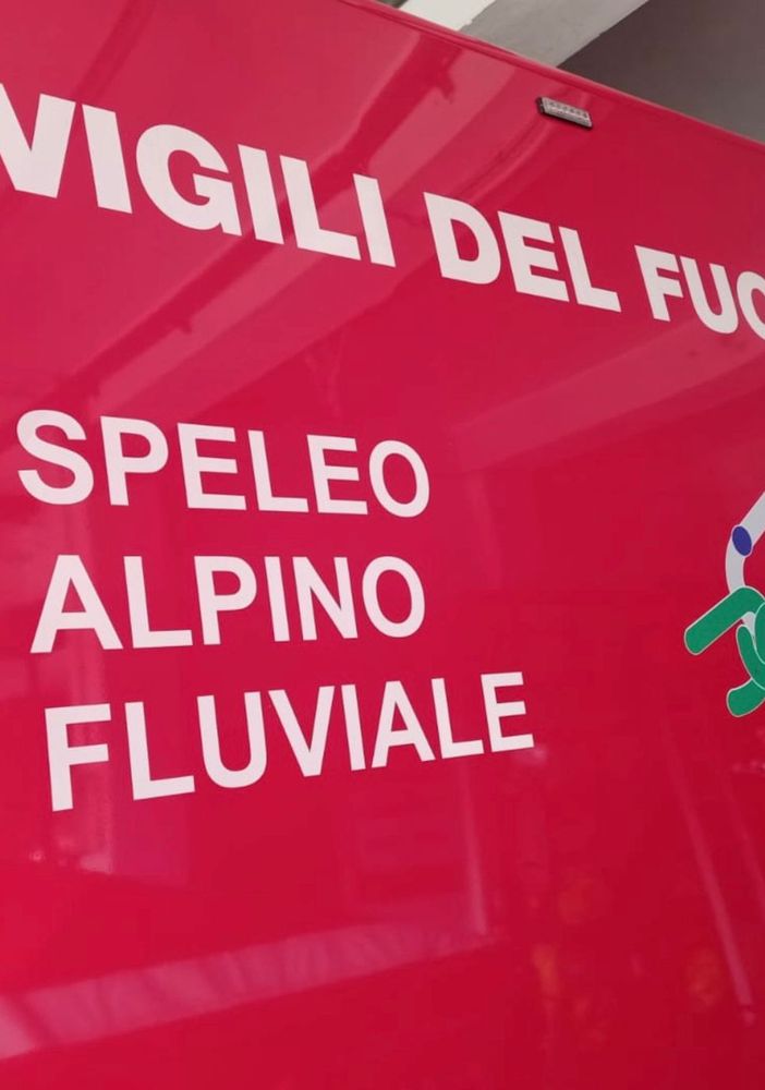 A Vercelli i Vigili del Fuoco soccorrono una persona presso il torrente Cervetto