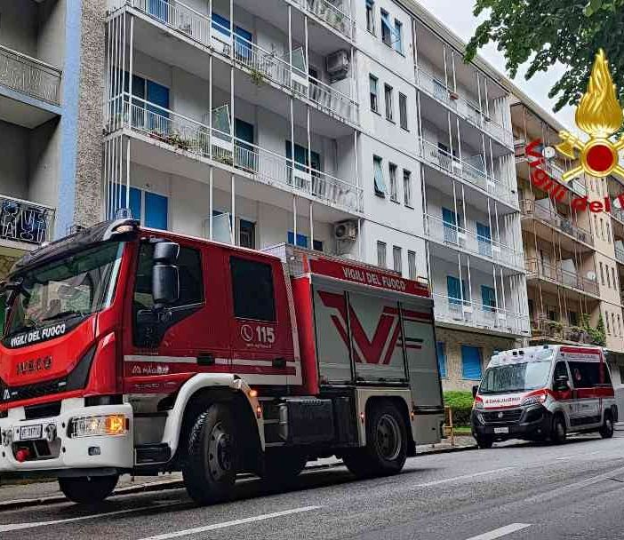 Vercelli: Donna necessita d'aiuto, arrivano i Vigili del Fuoco