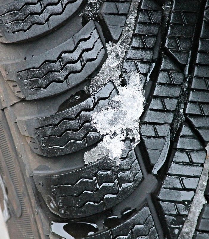 Scatta oggi l'obbligo di circolazione con pneumatici invernali o catene a bordo