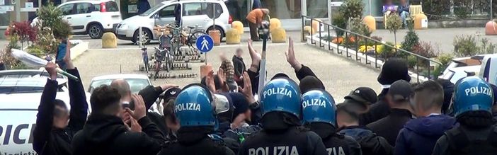 Calcio, Pro Vercelli – Pro Patria: provvedimenti contro 23 ultras Calcio, Pro Vercelli – Pro Patria: provvedimenti contro 23 ultras
