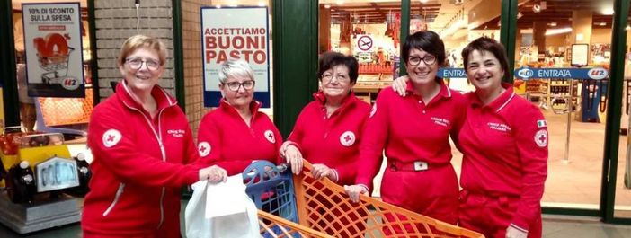 Raccolta alimentari della Croce Rossa di Borgosesia Raccolta alimentari della Croce Rossa di Borgosesia