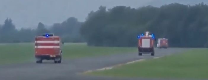 Velivolo va a sbattere contro gli alberi durante l'atterraggio: dramma sfiorato all'Aeroclub il giorno prima delle Frecce Tricolori Velivolo va a sbattere contro gli alberi durante l'atterraggio: dramma sfiorato all'Aeroclub il giorno prima delle Frecce Tricolori