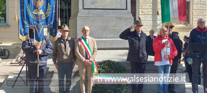 Borgosesia celebra il 25 aprile: corteo, memoria e testimonianze della Resistenza - foto e video Mazzarotto per valsesianotizie.it