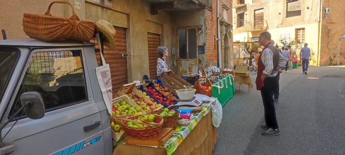 Sostegno, la 22° edizione della festa della mela: una tradizione storica. Foto e Video di Claudia Crolla. Sostegno, la 22° edizione della festa della mela: una tradizione storica. Foto e Video di Claudia Crolla.