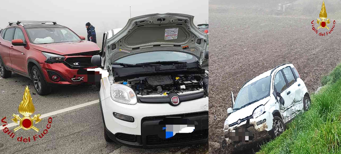 Scontro tra tre auto, una finisce nei campi di Caresanablot Scontro tra tre auto, una finisce nei campi di Caresanablot