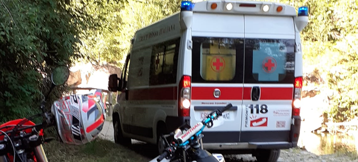 Soste selvagge, raffica di multe e ambulanza in difficoltà su intervento al Cavallero Soste selvagge, raffica di multe e ambulanza in difficoltà su intervento al Cavallero