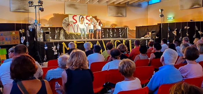 "Invasione" di parenti e genitori a Crevacuore per lo spettacolo dei ragazzi di fine centro estivo "Invasione" di parenti e genitori a Crevacuore per lo spettacolo dei ragazzi di fine centro estivo