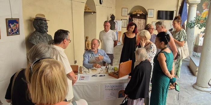 Varallo, icone sacre in mostra in Biblioteca: Ian Knowles presenta “The Icon Painter’s Handbook” Varallo, icone sacre in mostra in Biblioteca: Ian Knowles presenta “The Icon Painter’s Handbook”