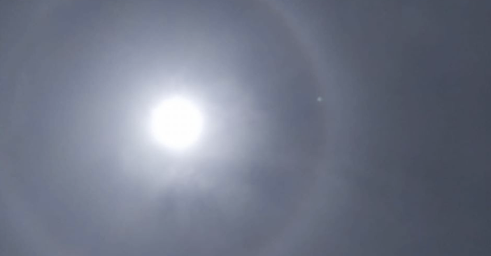 Piemonte, il “mistero” dell’enorme alone intorno al sole: ecco la spiegazione scientifica Piemonte, il “mistero” dell’enorme alone intorno al sole: ecco la spiegazione scientifica