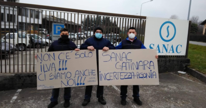 La protesta davanti alla sede SANAC