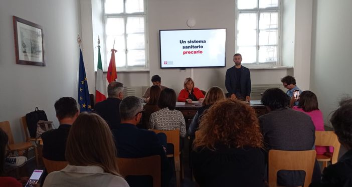 Sanità piemontese in crisi: nel 2025 fuga di medici e infermieri, PD all'attacco