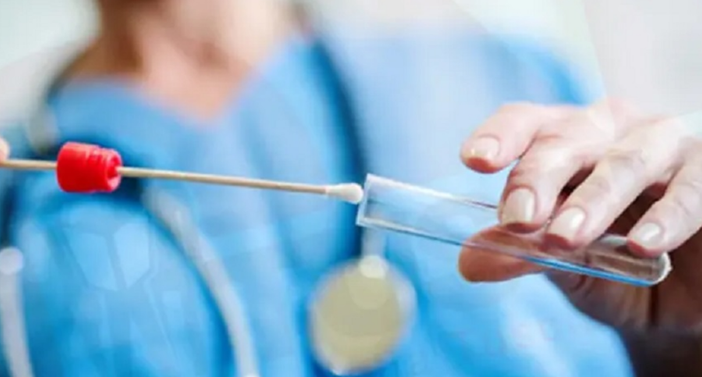 Tamponi a chi rientra dall'estero, ecco come prenotare Tamponi a chi rientra dall'estero, ecco come prenotare