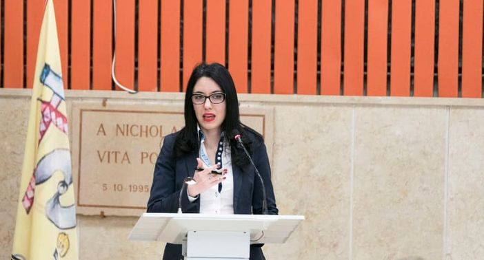 Coronavirus, Azzolina: “Alimentare false notizie su chiusura scuole è da irresponsabili. Ascoltare solo fonti ufficiali”