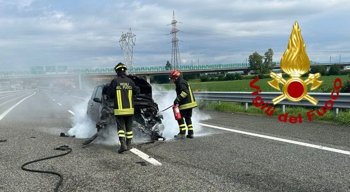 Incidente sull'A26, i Vigili del Fuoco evitano in tempo le fiamme nel mezzo