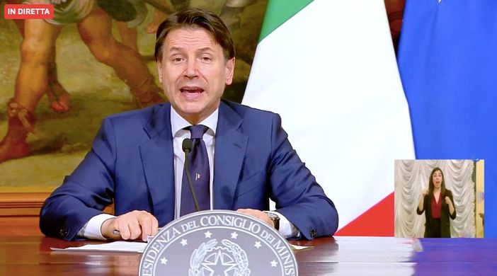 Conte: "Riapriamo con rischio calcolato, ma non possiamo fermarci ora. Da lunedì riprende la vita sociale" Conte: "Riapriamo con rischio calcolato, ma non possiamo fermarci ora. Da lunedì riprende la vita sociale"