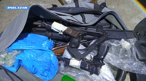 Dal Nord-ovest: armi da guerra e 12 chili di droga in casa: arrestato un uomo