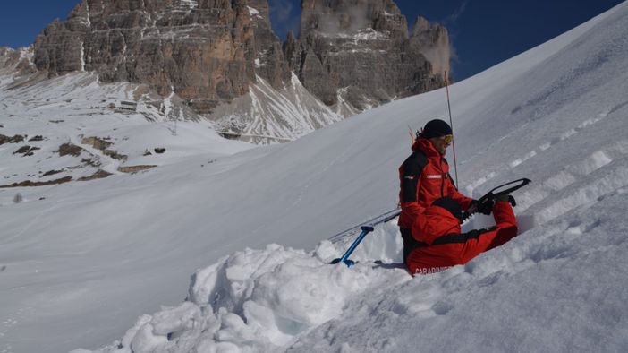 Per gli sciatori: I Carabinieri informano sui pericoli valanghe e invitano alla prudenza Per gli sciatori: I Carabinieri informano sui pericoli valanghe e invitano alla prudenza