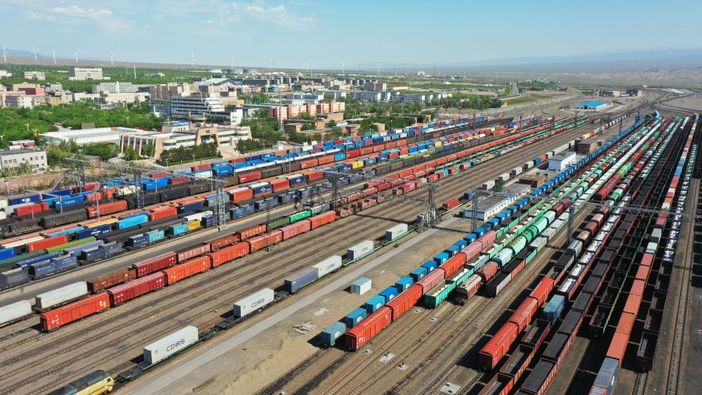 Cina, numero record di treni merci per l’Europa dal porto di Alashankou