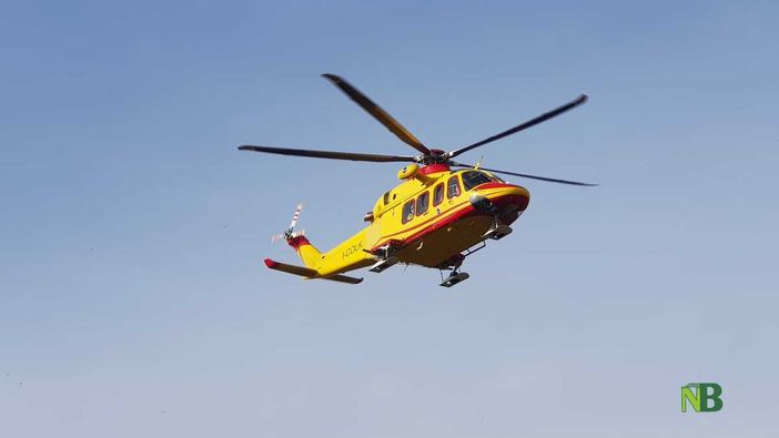 Cade a terra con la moto e finisce giù per la riva, soccorso a Trivero un 60enne: è grave in ospedale (foto di repertorio)