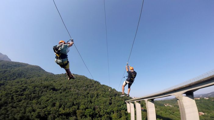 A due passi da casa c’è un mondo di avventura, Diagoline inaugura la Colossus Zipline e rilancia il turismo nelle Alpi biellesi FOTO A due passi da casa c’è un mondo di avventura, Diagoline inaugura la Colossus Zipline e rilancia il turismo nelle Alpi biellesi FOTO