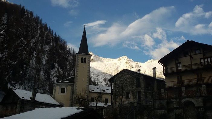 Carcoforo: Al Pizzo Montevecchio quasi pronta la via ferrata Carcoforo: Al Pizzo Montevecchio quasi pronta la via ferrata
