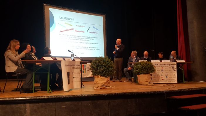 Open Day a Borgosesia. Imprese: "Aspettiamo a braccia aperte diplomati di tecnici e professionali" FOTO