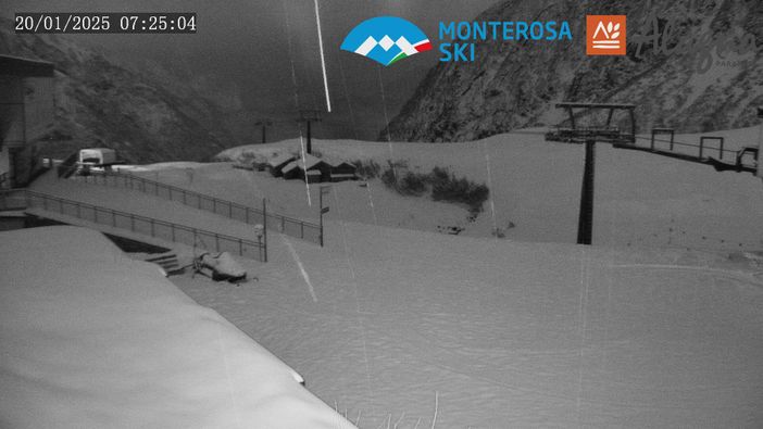 Le web cam del mattino immortalano la neve in Valsesia Le web cam del mattino immortalano la neve in Valsesia