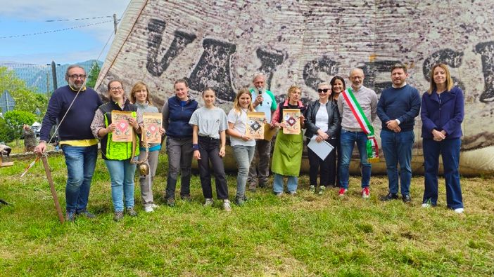 Isolella di Borgosesia celebra la tradizione: successo per la prima Fiera del Borg FOTO e VIDEO Benedetti e Ciccarelli per valsesianotizie.it Isolella di Borgosesia celebra la tradizione: successo per la prima Fiera del Borg FOTO e VIDEO Benedetti e Ciccarelli per valsesianotizie.it