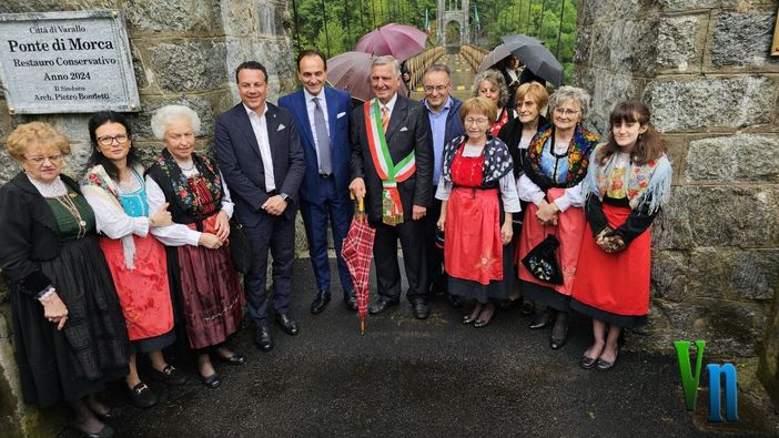 Nonostante la pioggia inaugurazione in pompa magna per il nuovo Ponte di Morca: un capolavoro d’ingegneria. Nonostante la pioggia inaugurazione in pompa magna per il nuovo Ponte di Morca: un capolavoro d’ingegneria.