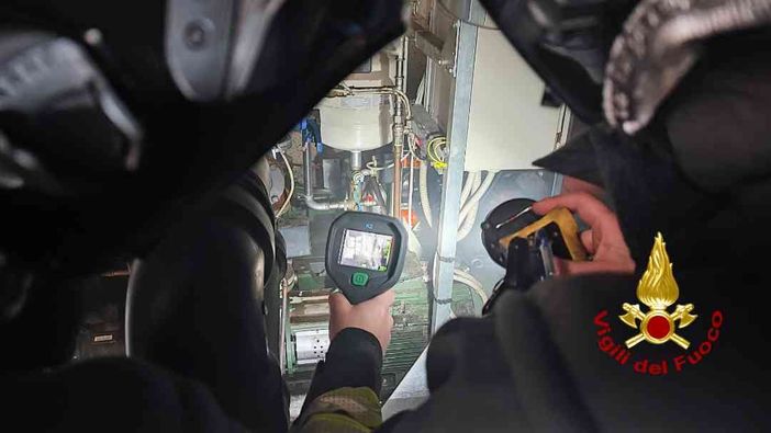 Principio di incendio in un centro commerciale, intervengono i Vigili del Fuoco