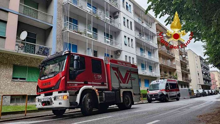 Vercelli: Donna necessita d'aiuto, arrivano i Vigili del Fuoco