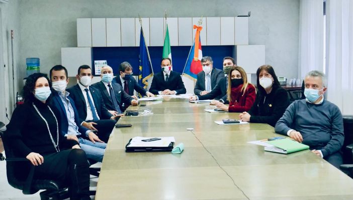 Un patto per ricostruire il Piemonte con le forze politiche, sociali ed economiche Un patto per ricostruire il Piemonte con le forze politiche, sociali ed economiche