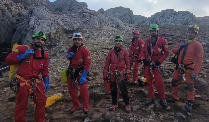 Dal nord ovest: 46 tecnici italiani, per il recupero di uno speleologo a 1000 m di profondità.
