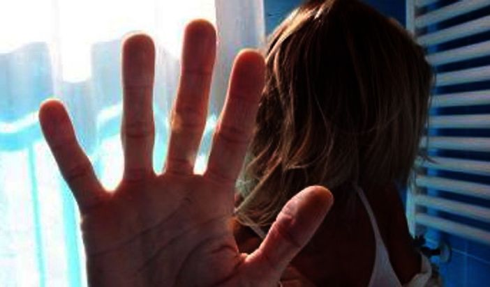 Borgosesia: basta alla violenza sulle donne Borgosesia: basta alla violenza sulle donne