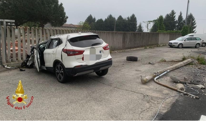 Scontro tra due auto e un mezzo pesante: una persona in ospedale Scontro tra due auto e un mezzo pesante: una persona in ospedale