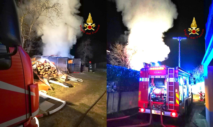 Fiamme in deposito di legna a Roasio, a domare l'incendio anche i Vigili del Fuoco di Cossato Fiamme in deposito di legna a Roasio, a domare l'incendio anche i Vigili del Fuoco di Cossato