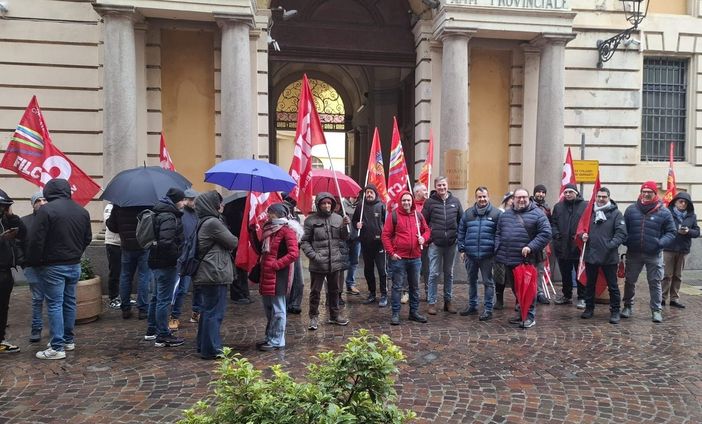 Presidio CGIL davanti alla Prefettura: “Voto garantito anche ai fuori sede”