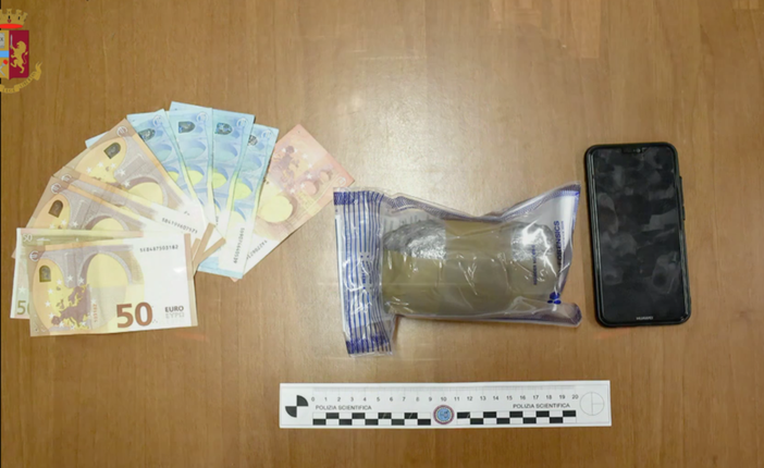 Spaccio di droga nei boschi del Sesia: 5 arresti e sequestro di stupefacente VIDEO Spaccio di droga nei boschi del Sesia: 5 arresti e sequestro di stupefacente VIDEO