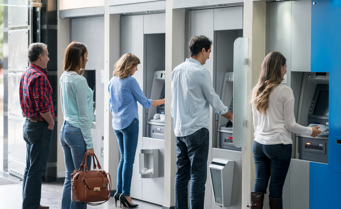 Piemonte, chiudono 33 sportelli bancari: aperto un tavolo per salvare i servizi nelle aree interne. Piemonte, chiudono 33 sportelli bancari: aperto un tavolo per salvare i servizi nelle aree interne.