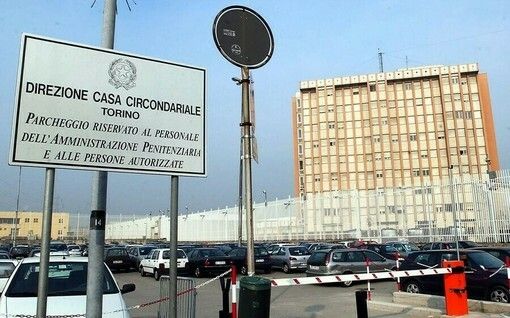 Dal Nord-ovest, Caos nel carcere di Torino: incendi, devastazioni e telefoni cellulari Dal Nord-ovest, Caos nel carcere di Torino: incendi, devastazioni e telefoni cellulari