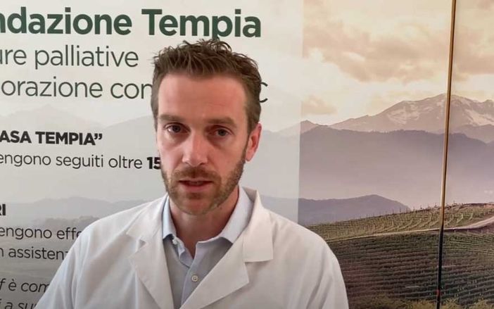 Giornata del sollievo: una mostra in piazza Cavour e un video dell’hospice di Gattinara, che ha appena introdotto la musicoterapia