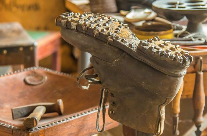 Artigiani in via d'estinzione, un calzolaio ogni 5 comuni Artigiani in via d'estinzione, un calzolaio ogni 5 comuni