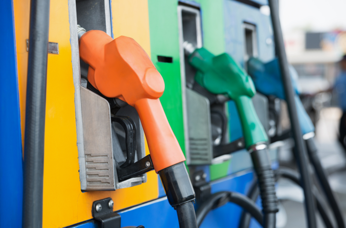 Alla pompa cambia tutto: benzina su di 15 centesimi, diesel al riparo Alla pompa cambia tutto: benzina su di 15 centesimi, diesel al riparo
