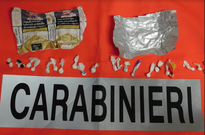 Ventuno dosi di ketamina nascoste in auto: nei guai un 27enne Ventuno dosi di ketamina nascoste in auto: nei guai un 27enne