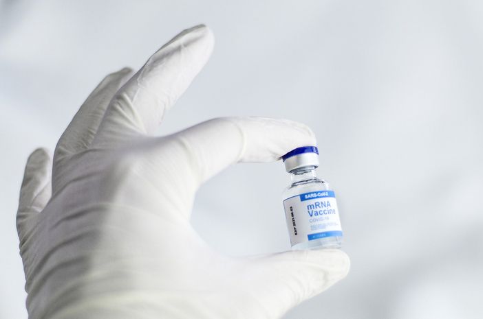 Covid, obbligo vaccinale per gli over 50, Green Pass base per negozi e servizi
